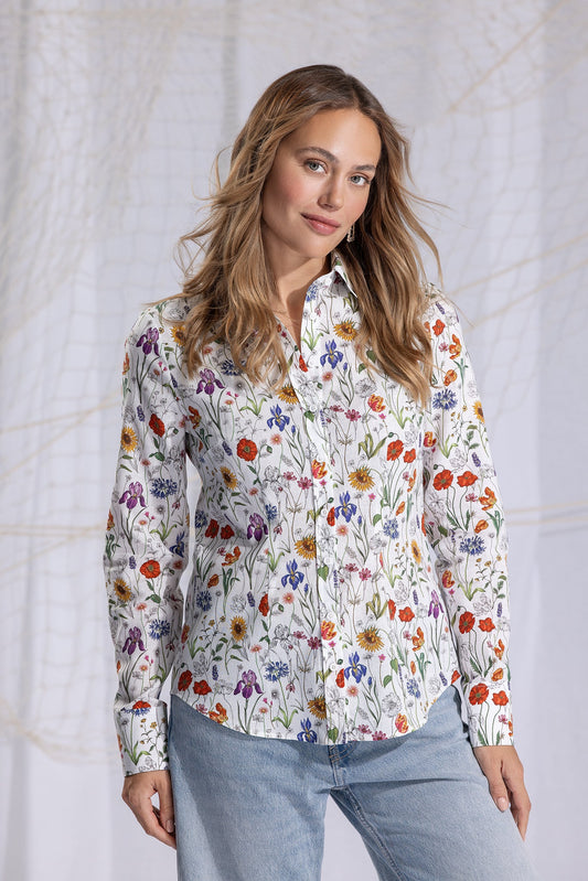 leinen-baumwoll-bluse mit blumenwiesendruck, tailliert geschnitten, langarm mit manschette, klassischer blusenkragen mit knopfleiste, lookbook, wallmann