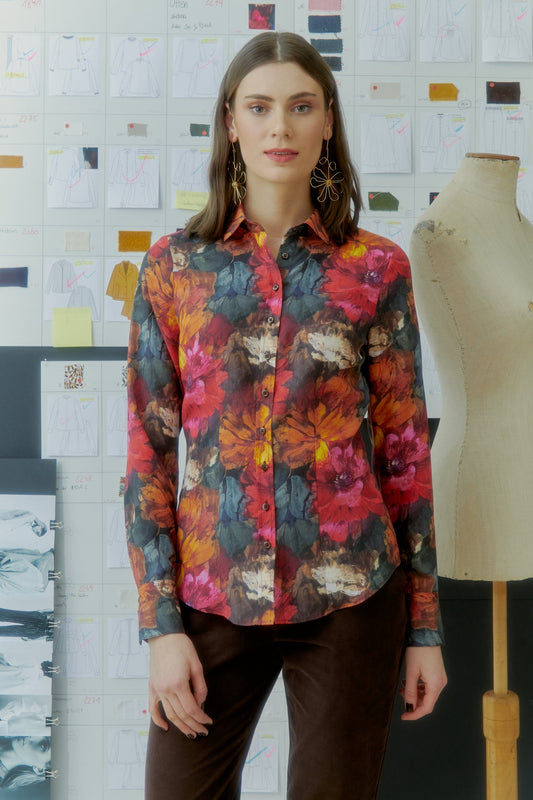 weiche, taillierte bluse mit herbstlichem Bbumendruck, langarm, klassischer blusenkragen, wallmann